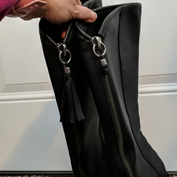 Carrage Distressed Sole Black Boots - Picture 3 of 5